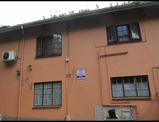6 BEDROOM HOUSE FOR SALE IN SEA VIEW